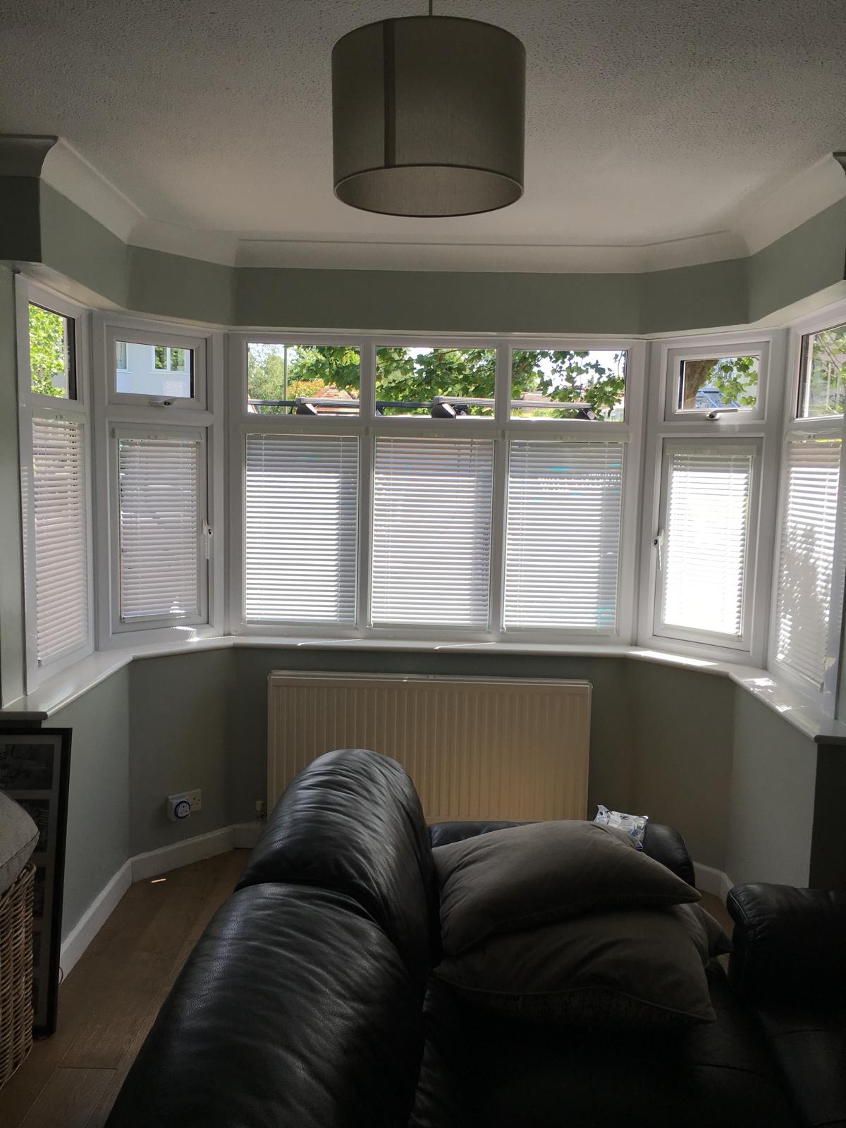 Venetian blinds — full bay window